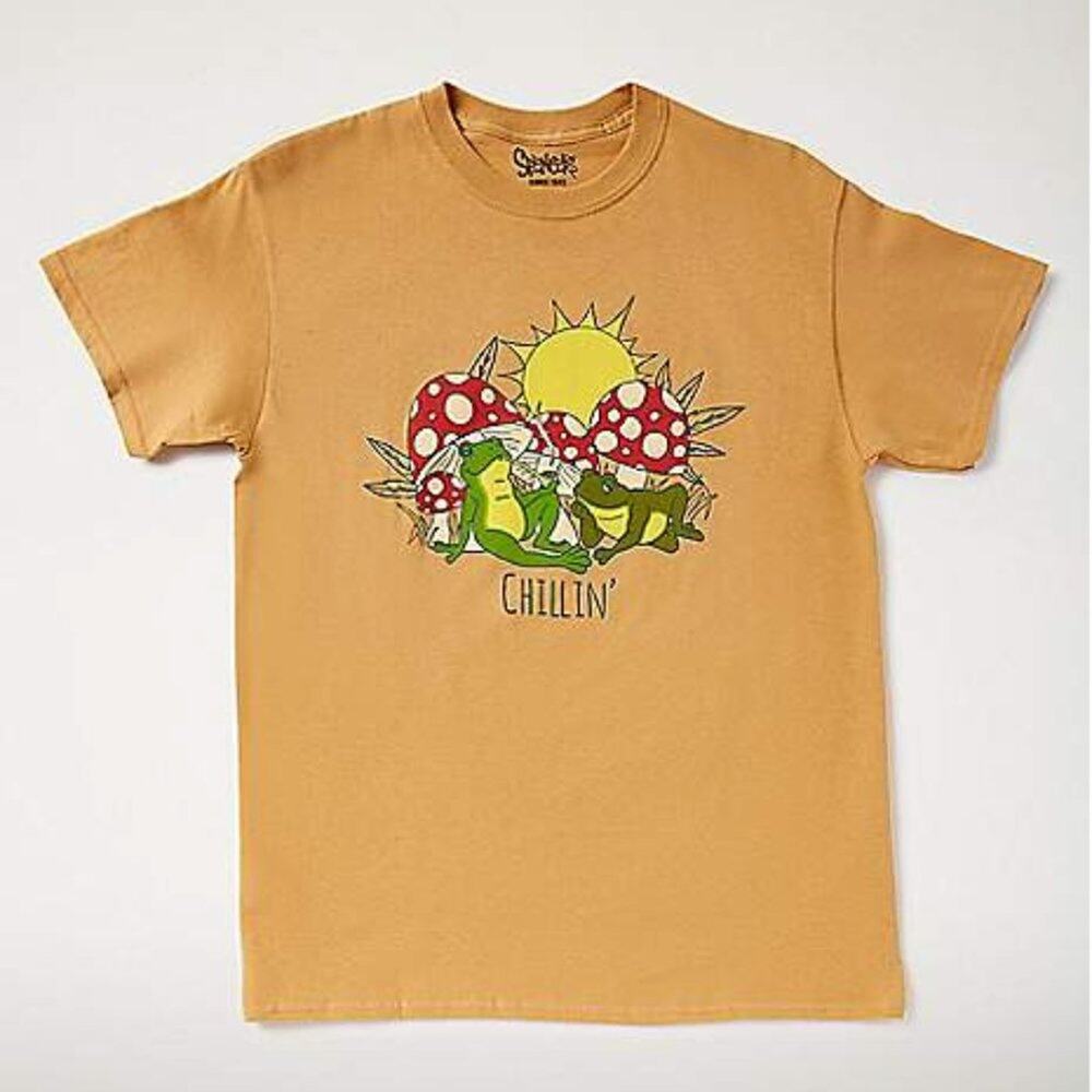 Spencer's Chillin' Frogs Mushrooms Pot Leaves Graphic Tee Tan Red Green Small